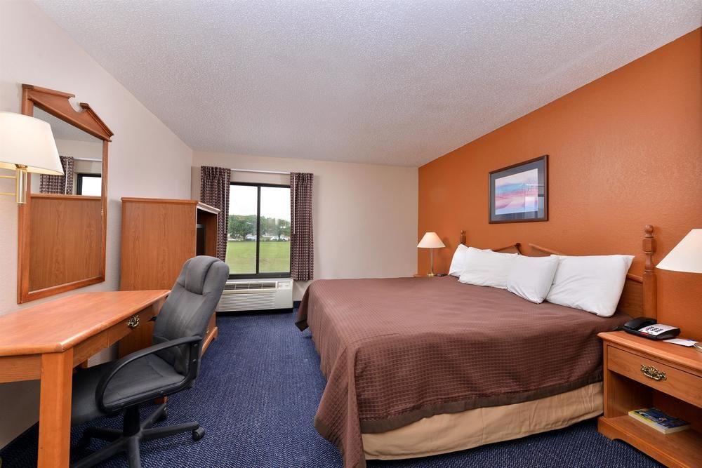 Red Roof Inn & Suites Austin East - Manor Buitenkant foto