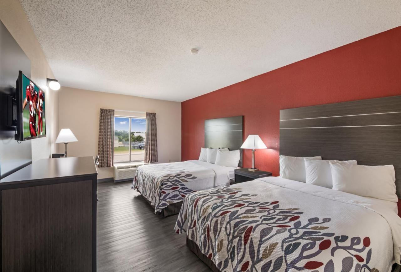 Red Roof Inn & Suites Austin East - Manor Buitenkant foto