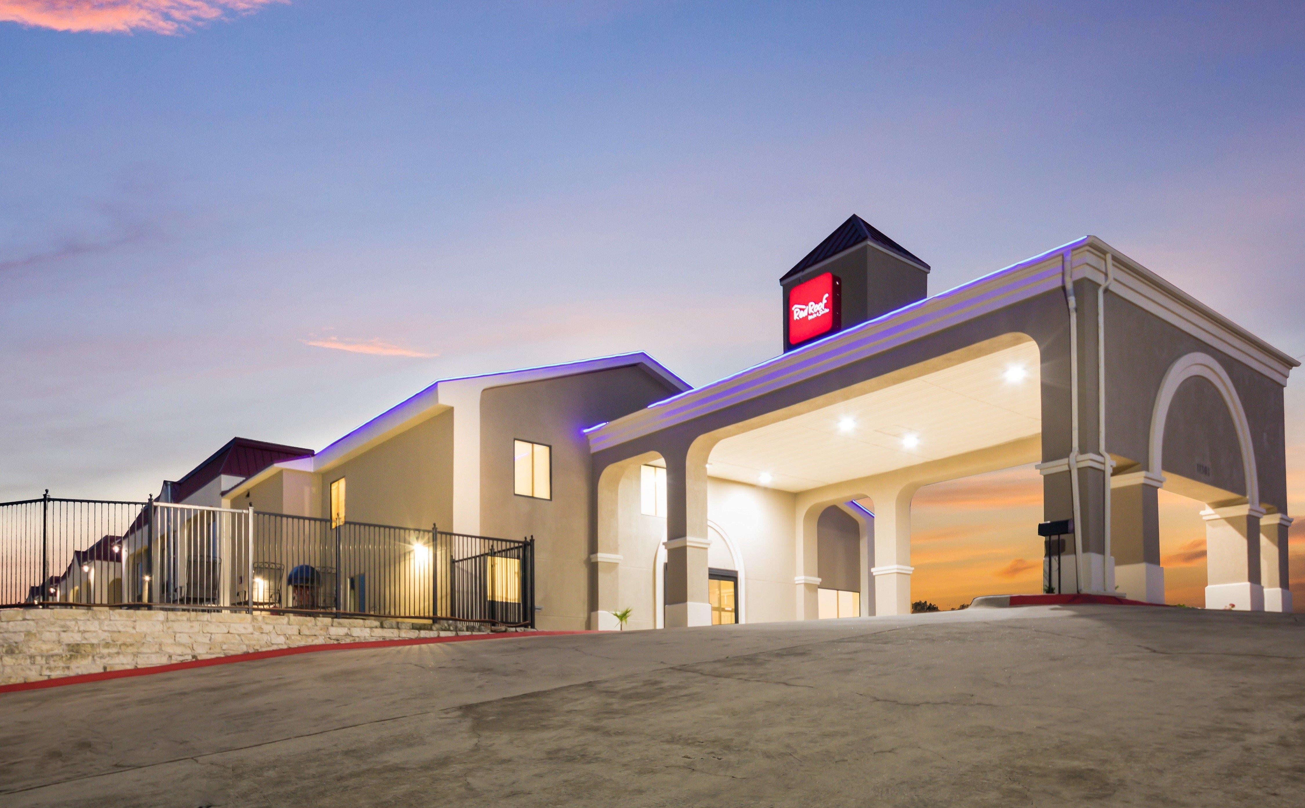 Red Roof Inn & Suites Austin East - Manor Buitenkant foto