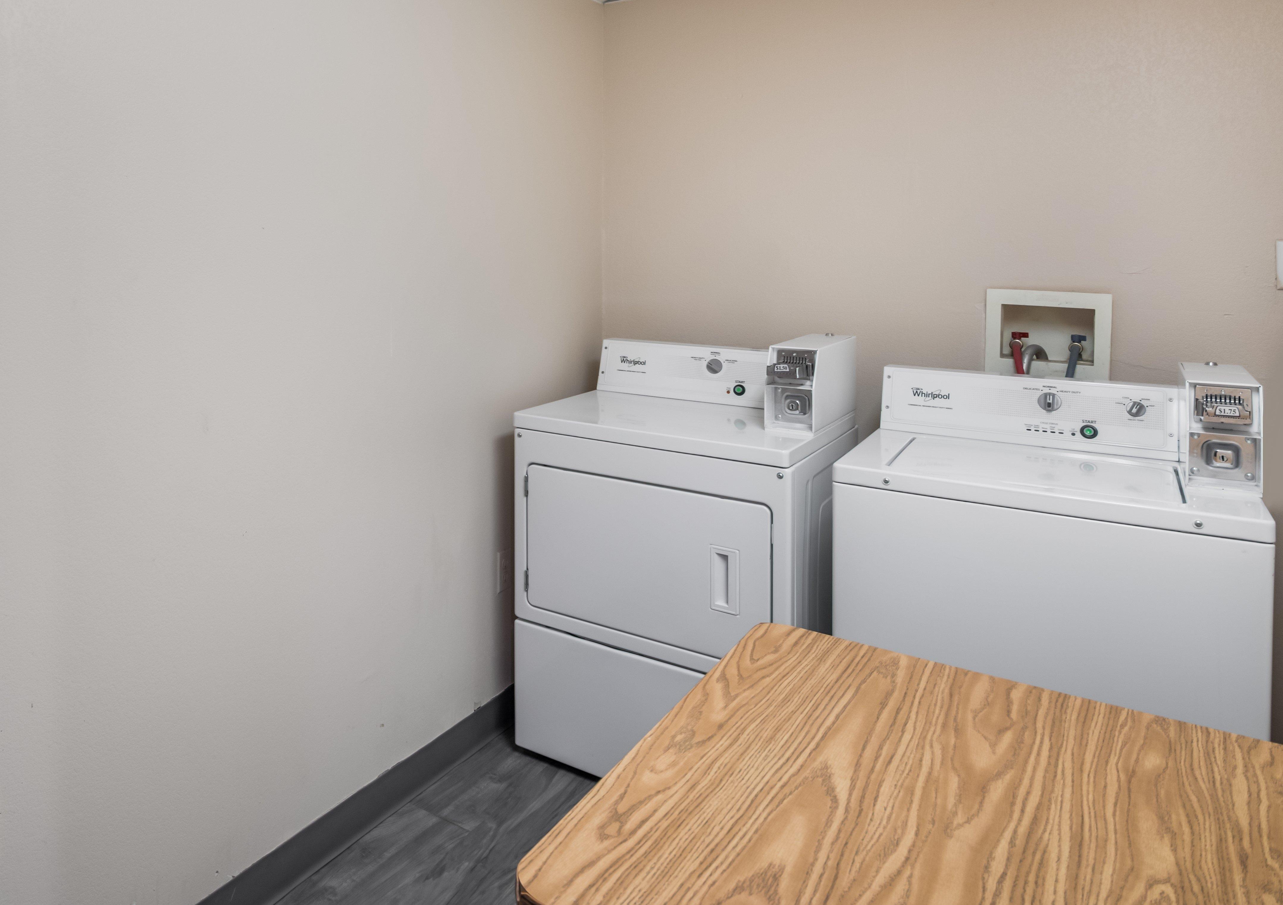 Red Roof Inn & Suites Austin East - Manor Buitenkant foto