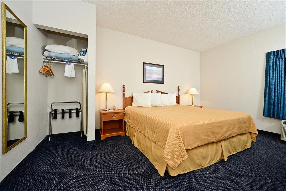 Red Roof Inn & Suites Austin East - Manor Kamer foto