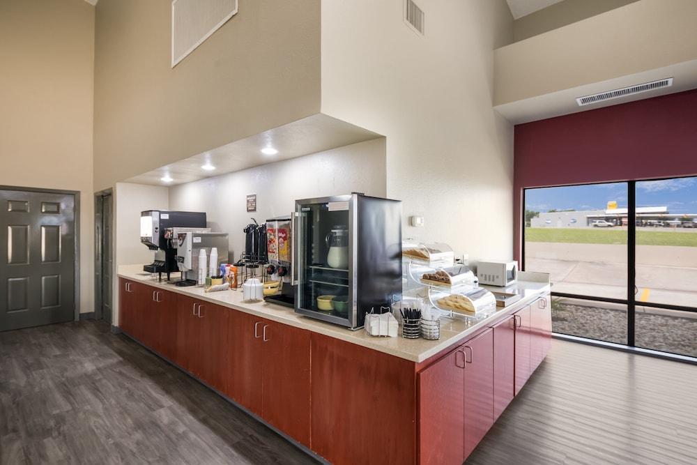 Red Roof Inn & Suites Austin East - Manor Buitenkant foto