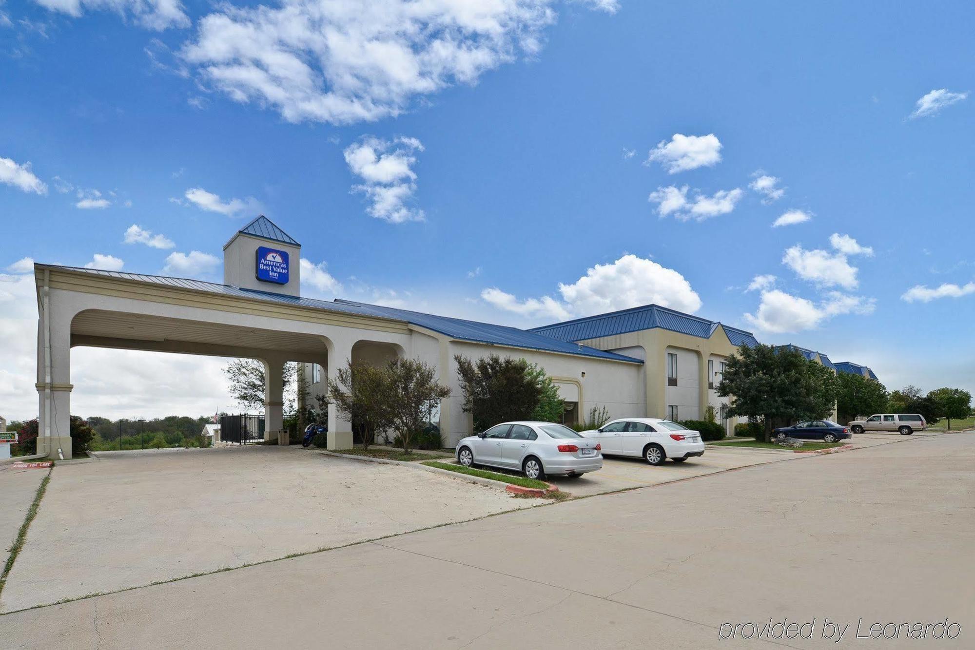Red Roof Inn & Suites Austin East - Manor Buitenkant foto
