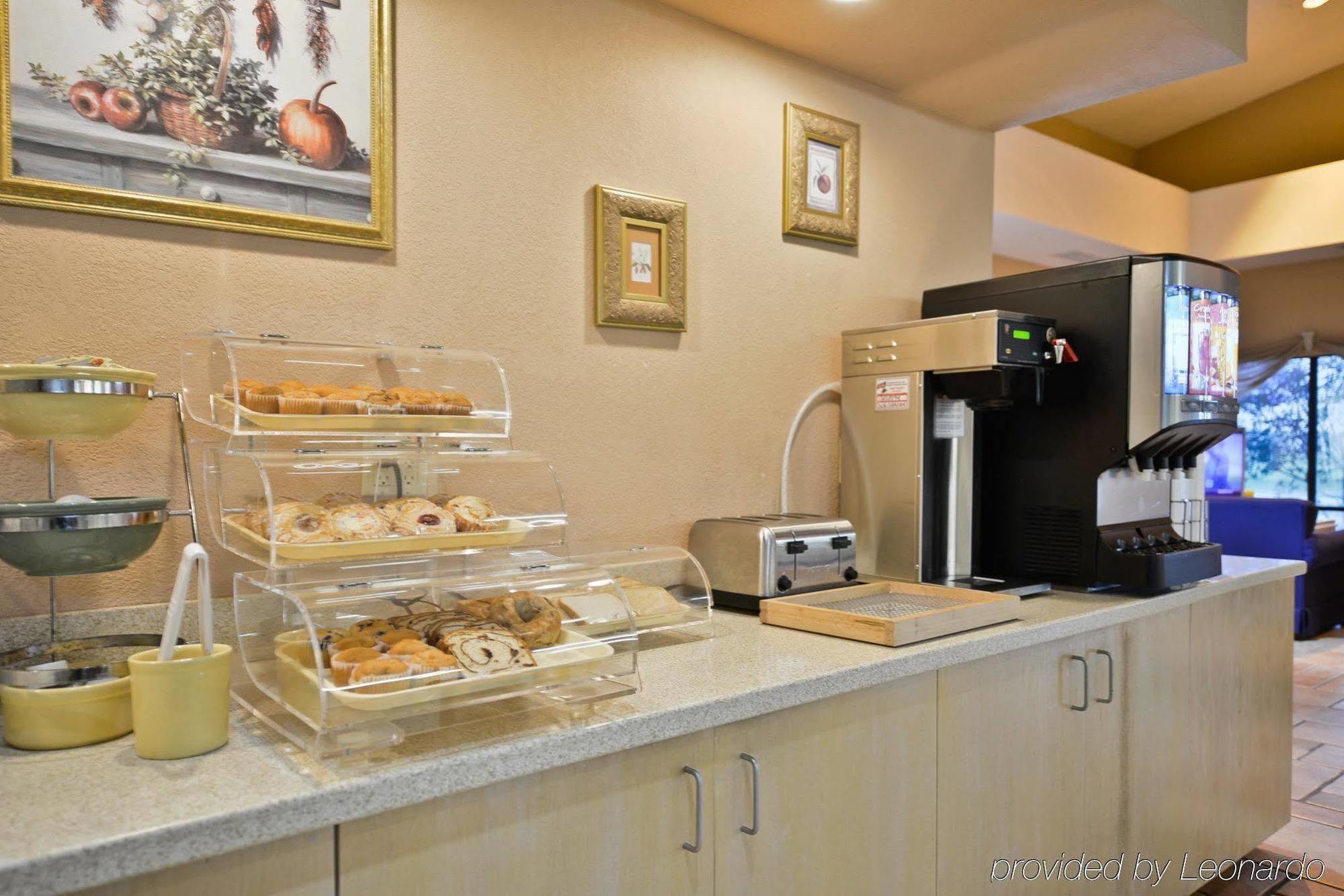 Red Roof Inn & Suites Austin East - Manor Buitenkant foto