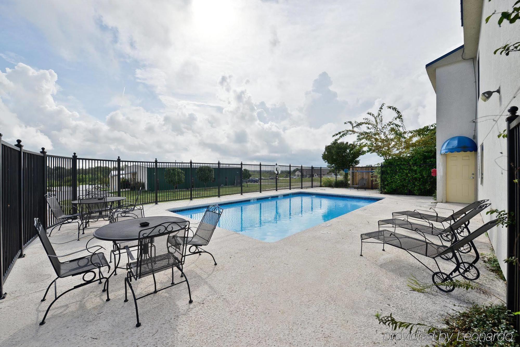 Red Roof Inn & Suites Austin East - Manor Faciliteiten foto