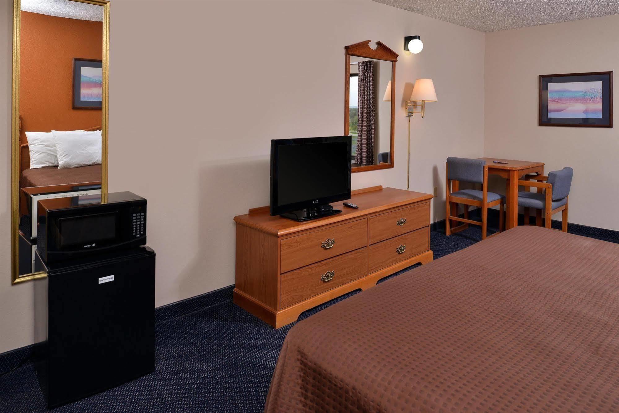 Red Roof Inn & Suites Austin East - Manor Buitenkant foto