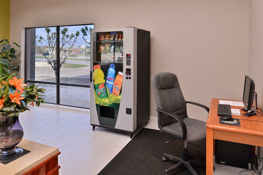 Red Roof Inn & Suites Austin East - Manor Faciliteiten foto